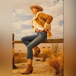 MOTHER JEANS INSIDER CROP STEP FRAY in ROUGH STUD WASH!